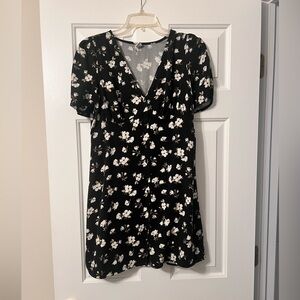 Old Navy Black and White Floral V-Neck Dress